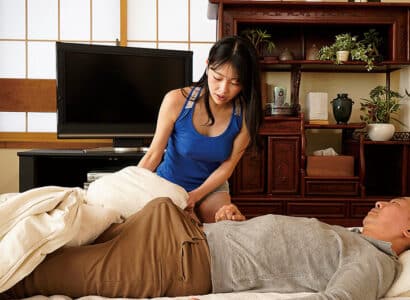 Poster of Bị chồng bỏ bê thiếu thốn lâu ngày, con dâu làm liều bú cặc bố chồng đang ngủ
